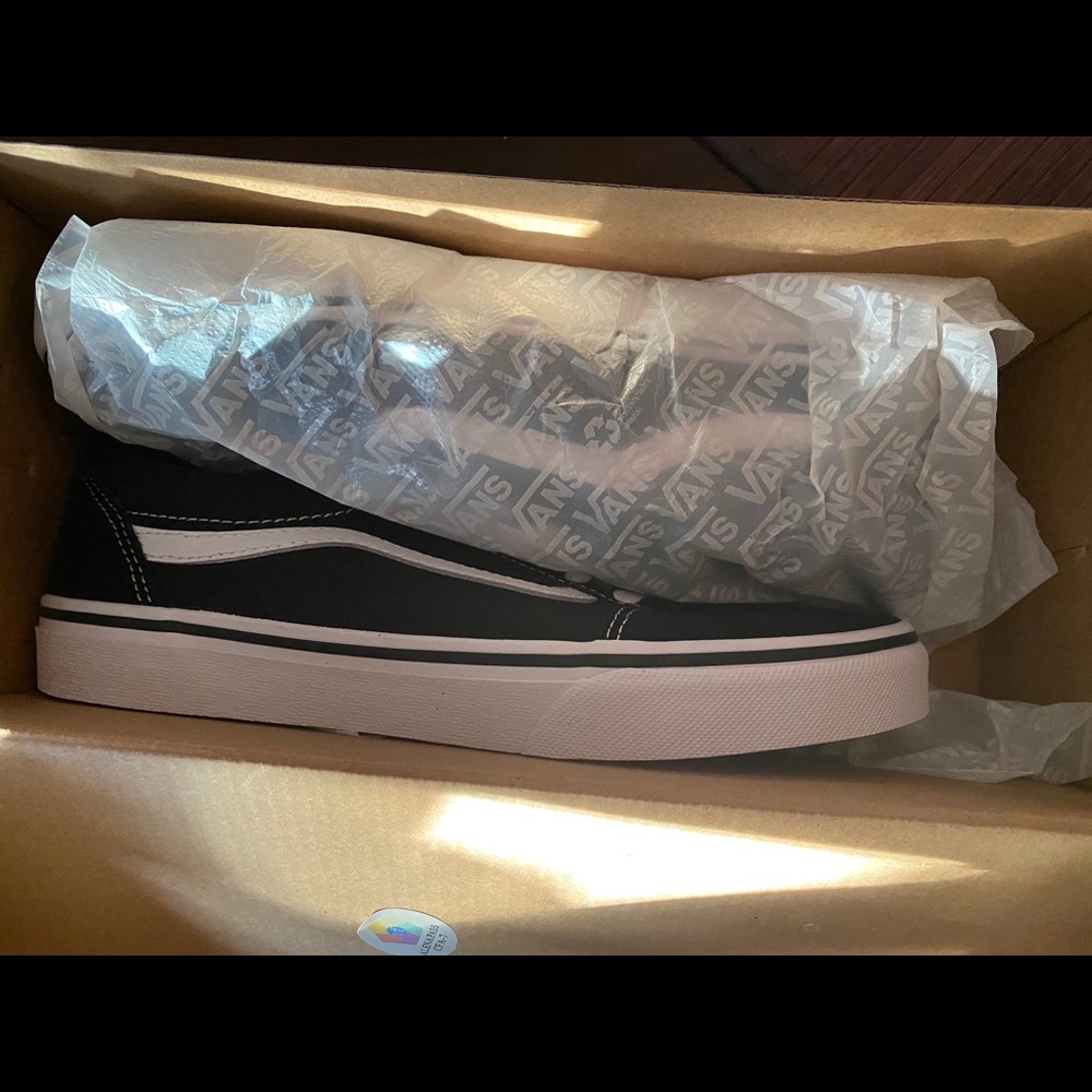 Vans - Picture 2 of 3